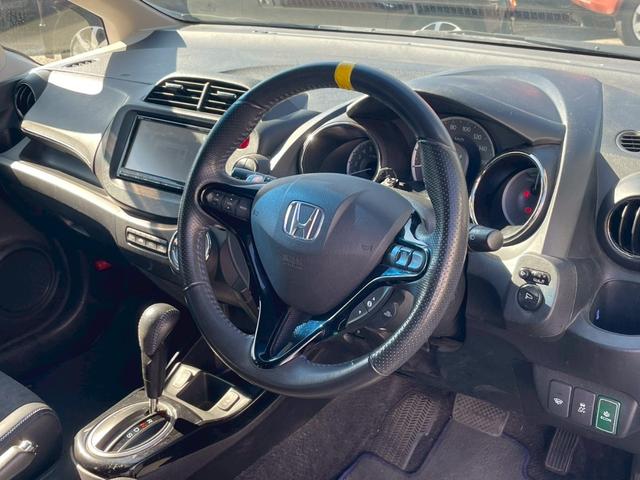 フィットシャトルハイブリッド ハイブリッド・スマートセレクションクールエディション ナビ/テレビ/Bモニター/Bluetooth/ETC/ドライブレコーダー/シートヒーター/横滑り防止/パドルシフト/オートライト/シガーソケット/パワーウィンドウ/社外アルミ(16枚目)