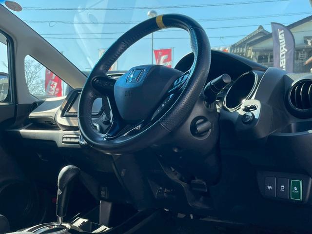 フィットシャトルハイブリッド ハイブリッド・スマートセレクションクールエディション ナビ/テレビ/Bモニター/Bluetooth/ETC/ドライブレコーダー/シートヒーター/横滑り防止/パドルシフト/オートライト/シガーソケット/パワーウィンドウ/社外アルミ(17枚目)