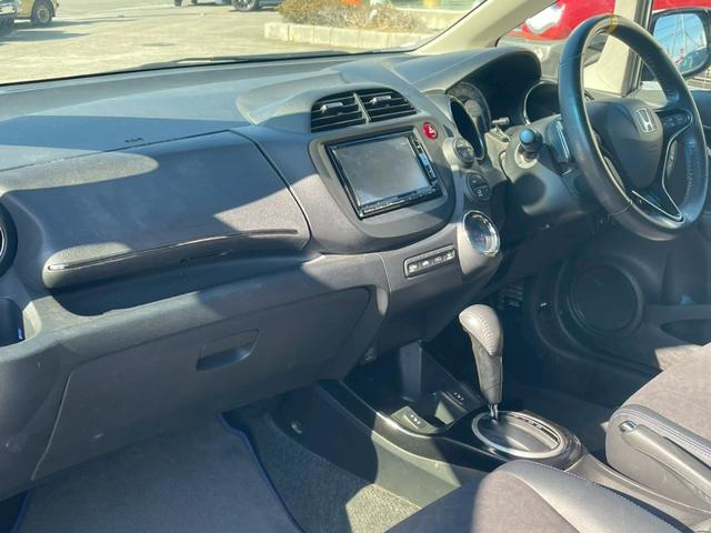 フィットシャトルハイブリッド ハイブリッド・スマートセレクションクールエディション ナビ/テレビ/Bモニター/Bluetooth/ETC/ドライブレコーダー/シートヒーター/横滑り防止/パドルシフト/オートライト/シガーソケット/パワーウィンドウ/社外アルミ(20枚目)