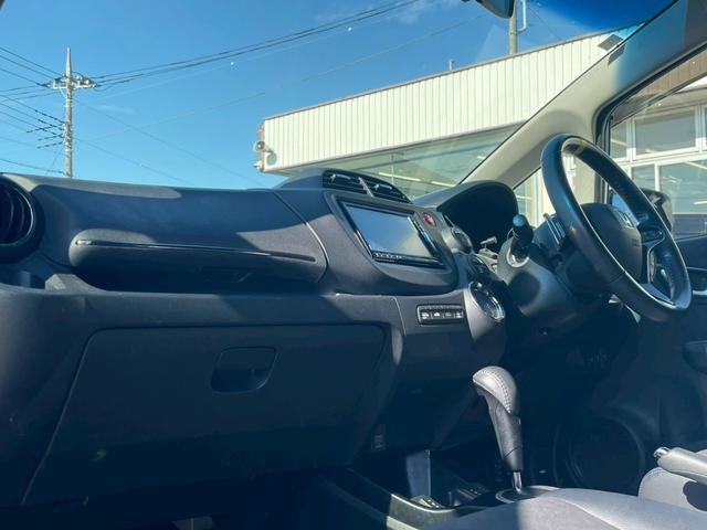 フィットシャトルハイブリッド ハイブリッド・スマートセレクションクールエディション ナビ/テレビ/Bモニター/Bluetooth/ETC/ドライブレコーダー/シートヒーター/横滑り防止/パドルシフト/オートライト/シガーソケット/パワーウィンドウ/社外アルミ(21枚目)