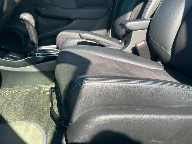 フィットシャトルハイブリッド ハイブリッド・スマートセレクションクールエディション ナビ/テレビ/Bモニター/Bluetooth/ETC/ドライブレコーダー/シートヒーター/横滑り防止/パドルシフト/オートライト/シガーソケット/パワーウィンドウ/社外アルミ(23枚目)