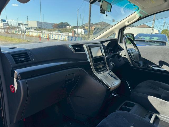 ヴェルファイア ２．４Ｚ　プラチナセレクションＩＩ　タイプゴールド　ナビ／Ｂモニター／両側電動スライドドア／ＥＴＣ／ドライブレコーダー／スマートプッシュスタート／横滑り防止／オートライト／電格ミラー／パワーウィンドウ／純正アルミホイール（23枚目）