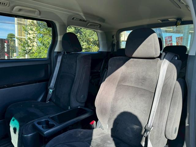 ヴェルファイア ２．４Ｚ　プラチナセレクションＩＩ　タイプゴールド　ナビ／Ｂモニター／両側電動スライドドア／ＥＴＣ／ドライブレコーダー／スマートプッシュスタート／横滑り防止／オートライト／電格ミラー／パワーウィンドウ／純正アルミホイール（26枚目）