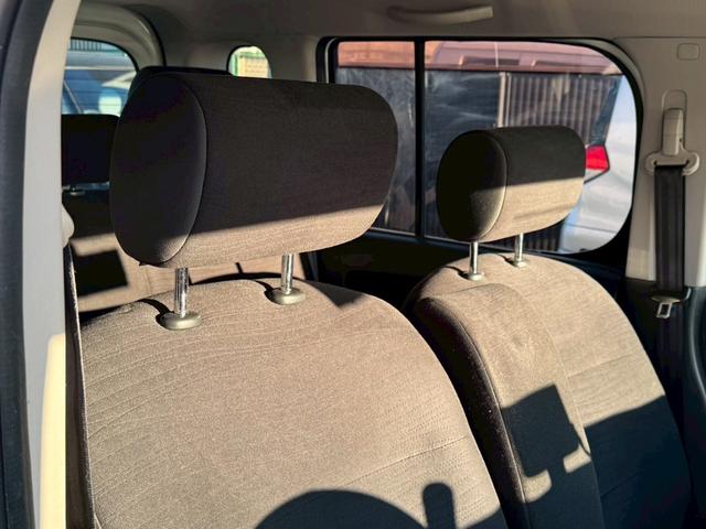 キューブ １５Ｘ　Ｍセレクション　社外ナビ／社外１５インチアルミホイール／ＨＩＤヘッドライト／マニュアルエアコン／ＥＴＣ／スマートキー／プッシュスタート／スペアキー／運転席助手席エアバック／ユーザー買取車（18枚目）