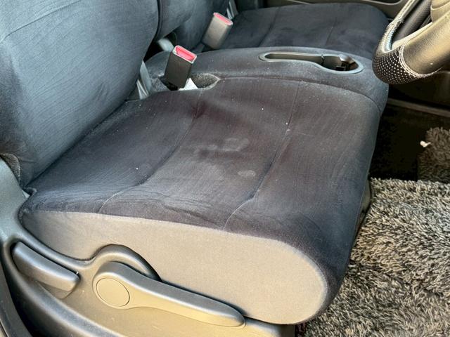 キューブ １５Ｘ　Ｍセレクション　社外ナビ／社外１５インチアルミホイール／ＨＩＤヘッドライト／マニュアルエアコン／ＥＴＣ／スマートキー／プッシュスタート／スペアキー／運転席助手席エアバック／ユーザー買取車（19枚目）