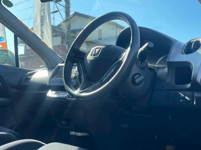 ストリーム ＲＳＺ　ナビ／Ｂモニター／ＥＴＣ／パドルシフト／クルーズコントロール／オートライト／電格ミラー／パワーウィンドウ／パワーステアリング／シガーソケット／スペアキー／純正アルミホイール（17枚目）