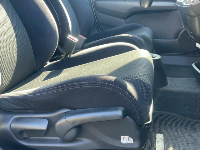 ストリーム ＲＳＺ　ナビ／Ｂモニター／ＥＴＣ／パドルシフト／クルーズコントロール／オートライト／電格ミラー／パワーウィンドウ／パワーステアリング／シガーソケット／スペアキー／純正アルミホイール（19枚目）