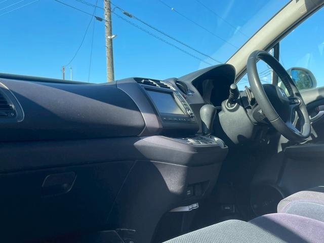 ストリーム ＲＳＺ　ナビ／Ｂモニター／ＥＴＣ／パドルシフト／クルーズコントロール／オートライト／電格ミラー／パワーウィンドウ／パワーステアリング／シガーソケット／スペアキー／純正アルミホイール（21枚目）