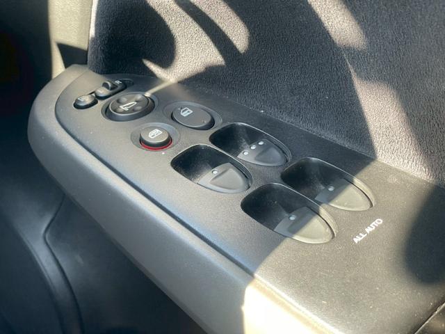 ストリーム ＲＳＺ　ナビ／Ｂモニター／ＥＴＣ／パドルシフト／クルーズコントロール／オートライト／電格ミラー／パワーウィンドウ／パワーステアリング／シガーソケット／スペアキー／純正アルミホイール（44枚目）