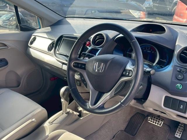 インサイト ＬＳ　ナビ／テレビ／Ｂモニター／ＥＴＣ／パドルシフト／横滑り防止／オートエアコン／オートライト／電格ミラー／パワーウィンドウ／シガーソケット／スペアキー／純正アルミホイール（16枚目）