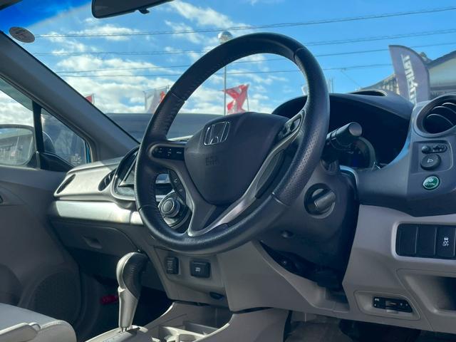 インサイト ＬＳ　ナビ／テレビ／Ｂモニター／ＥＴＣ／パドルシフト／横滑り防止／オートエアコン／オートライト／電格ミラー／パワーウィンドウ／シガーソケット／スペアキー／純正アルミホイール（17枚目）