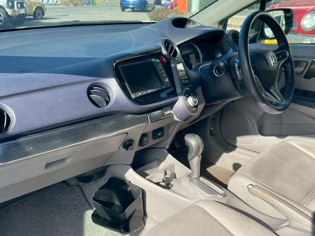 インサイト ＬＳ　ナビ／テレビ／Ｂモニター／ＥＴＣ／パドルシフト／横滑り防止／オートエアコン／オートライト／電格ミラー／パワーウィンドウ／シガーソケット／スペアキー／純正アルミホイール（20枚目）