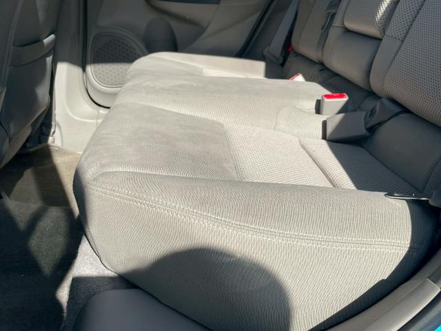 インサイト ＬＳ　ナビ／テレビ／Ｂモニター／ＥＴＣ／パドルシフト／横滑り防止／オートエアコン／オートライト／電格ミラー／パワーウィンドウ／シガーソケット／スペアキー／純正アルミホイール（28枚目）