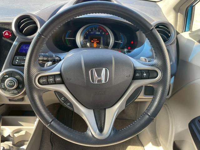 インサイト ＬＳ　ナビ／テレビ／Ｂモニター／ＥＴＣ／パドルシフト／横滑り防止／オートエアコン／オートライト／電格ミラー／パワーウィンドウ／シガーソケット／スペアキー／純正アルミホイール（32枚目）