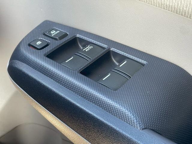 インサイト ＬＳ　ナビ／テレビ／Ｂモニター／ＥＴＣ／パドルシフト／横滑り防止／オートエアコン／オートライト／電格ミラー／パワーウィンドウ／シガーソケット／スペアキー／純正アルミホイール（46枚目）