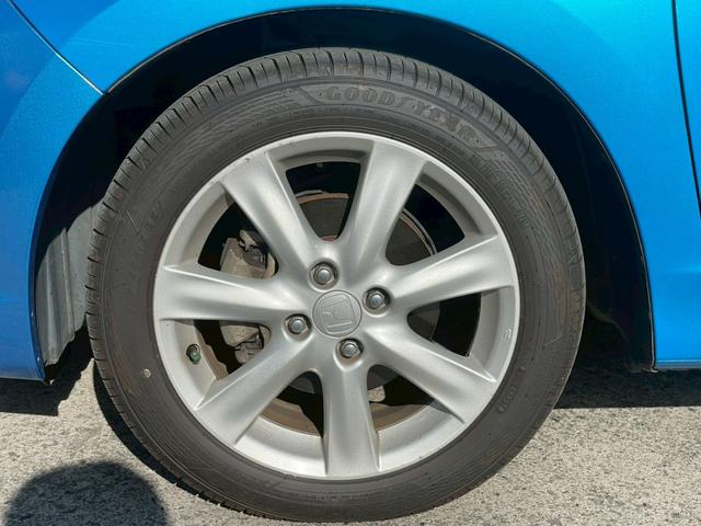 インサイト ＬＳ　ナビ／テレビ／Ｂモニター／ＥＴＣ／パドルシフト／横滑り防止／オートエアコン／オートライト／電格ミラー／パワーウィンドウ／シガーソケット／スペアキー／純正アルミホイール（53枚目）