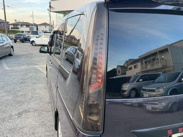 セレナ ハイウェイスター　Ｖセレクション　社外エアロ／バックカメラ／フルセグＴＶ／フリップダウンモニター／純正アルミホイール／ＬＥＤヘッドライト／ＥＴＣ／社外マフラー／社外車高調／タワーバー／シーケンシャルウインカー／レーダー／社外グリル（16枚目）