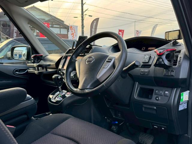 セレナ ハイウェイスター　Ｖセレクション　社外エアロ／バックカメラ／フルセグＴＶ／フリップダウンモニター／純正アルミホイール／ＬＥＤヘッドライト／ＥＴＣ／社外マフラー／社外車高調／タワーバー／シーケンシャルウインカー／レーダー／社外グリル（18枚目）