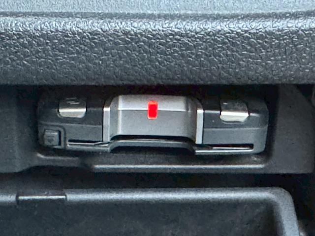 セレナ ハイウェイスター　Ｖセレクション　社外エアロ／バックカメラ／フルセグＴＶ／フリップダウンモニター／純正アルミホイール／ＬＥＤヘッドライト／ＥＴＣ／社外マフラー／社外車高調／タワーバー／シーケンシャルウインカー／レーダー／社外グリル（42枚目）