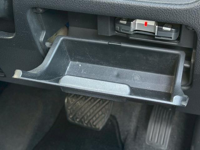 セレナ ハイウェイスター　Ｖセレクション　社外エアロ／バックカメラ／フルセグＴＶ／フリップダウンモニター／純正アルミホイール／ＬＥＤヘッドライト／ＥＴＣ／社外マフラー／社外車高調／タワーバー／シーケンシャルウインカー／レーダー／社外グリル（51枚目）