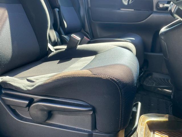 セレナ ハイウェイスター Vセレクション ナビ/テレビ/フリップダウンモニター/ETC/両側電動スライドドア/オートエアコン/電動格納ミラー/パワーウィンドウ/パワーステアリング/シガーソケット/純正アルミホイール(19枚目)