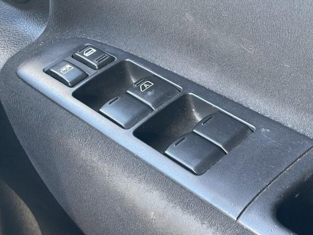 セレナ ハイウェイスター Vセレクション ナビ/テレビ/フリップダウンモニター/ETC/両側電動スライドドア/オートエアコン/電動格納ミラー/パワーウィンドウ/パワーステアリング/シガーソケット/純正アルミホイール(45枚目)