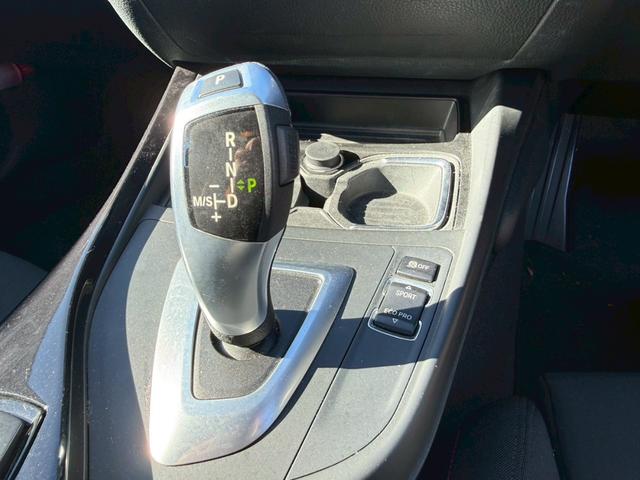 １シリーズ １１６ｉ　スポーツ　ＥＴＣ／スペアキー／スマートプッシュスタート／オートエアコン／オートライト／パワーウィンドウ／パワーステアリング／エアバック／ドリンクホルダー／純正アルミホイール（30枚目）