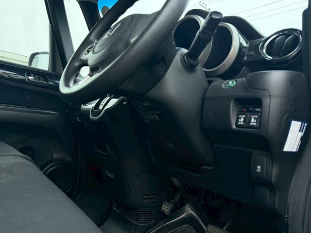 N-BOXカスタム G・Lパッケージ ユーザー買取車/ナビ/両側電動スライドドア/スマートキー/プッシュスタート/純正14インチアルミホイール/HIDヘッドライト/運転席助手席エアバック/スペアキー(17枚目)