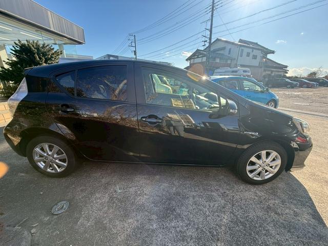 アクア Ｓ　ユーザー買取車／フロントモデリスタエアロ／バックカメラ／純正アルミホイール／ＴＶ／社外ナビ／ＥＴＣ／スマートキー／プッシュスタート／オートマニュアルエアコン（8枚目）