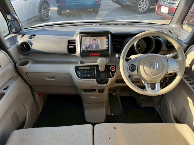 Ｎ－ＢＯＸ Ｇ・Ｌパッケージ　ナビ　バックモニター　オートエアコン　　ＥＴＣ　アクセサリーソケット　レベライザー　　パワースライドドア　電動格納ドアミラー　パワーステアリング　パワーウィンドウ　バイザー（14枚目）