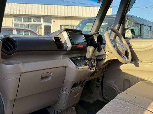 Ｎ－ＢＯＸ Ｇ・Ｌパッケージ　ナビ　バックモニター　オートエアコン　　ＥＴＣ　アクセサリーソケット　レベライザー　　パワースライドドア　電動格納ドアミラー　パワーステアリング　パワーウィンドウ　バイザー（20枚目）