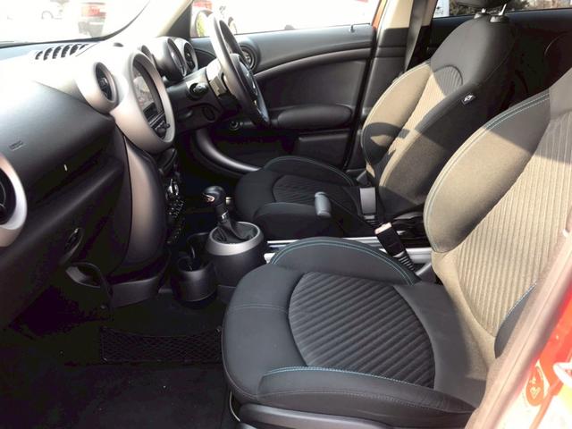 ＭＩＮＩ クーパーＳ　クロスオーバー　禁煙車／プッシュスタート／純正１８インチＡＷ／ＥＴＣ／オートエアコン／シガーソケット／ツートンカラー／ルーフレール（18枚目）
