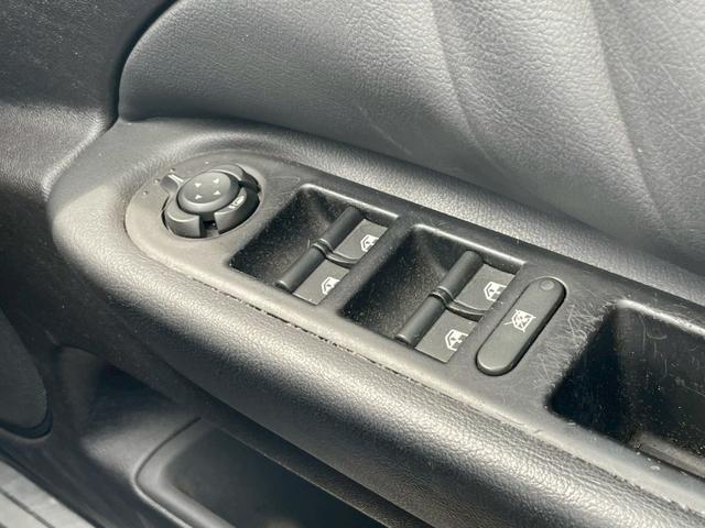 アルファ１５９ ２．２　ＪＴＳ　セレスピード　ＴＩ　ナビ／テレビ／バックモニター／Ｂｌｕｅｔｏｏｔｈ／ＥＴＣ／シートヒーター／レザーシート／オートエアコン／オートライト／純正アルミ（47枚目）