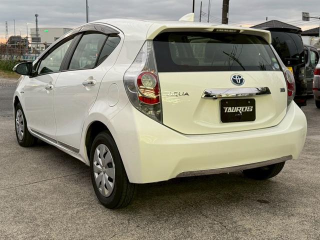 アクア Ｌ　社外ナビ／純正１７インチアルミホイール／バックカメラ／ＬＥＤヘッドライト／オートマニュアルエアコン／ＥＴＣ／ユーザー買取車両／ワンオーナー車／スマートキー／エアバック（10枚目）