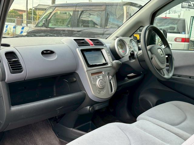 ライフ Ｆターボ　ナビ　テレビ　ＥＴＣ　アクセサリーソケット　バイザー　リアワイパー　１４インチアルミホイール　オートエアコン　キーレス　パワーステアリング　パワーウィンドウ　シートリフター（25枚目）