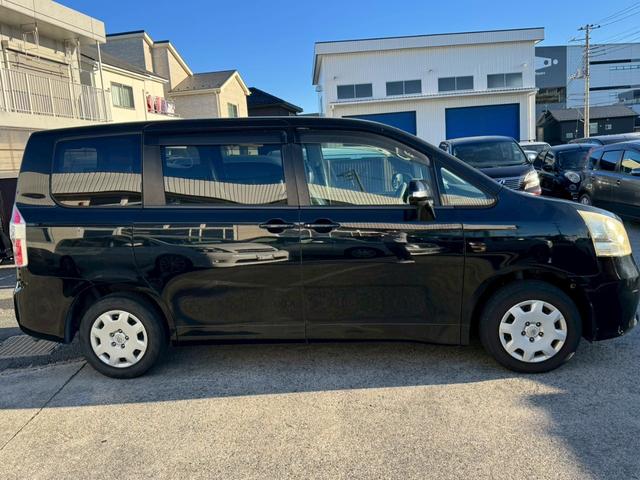 ノア X Lセレクション ナビ/バックカメラ/ワンセグTV/片側電動スライドドア/両側スライドドア/オートマニュアルエアコン/ETC/キーレスキー/運転席助手席エアバック(8枚目)