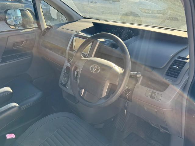 ノア X Lセレクション ナビ/バックカメラ/ワンセグTV/片側電動スライドドア/両側スライドドア/オートマニュアルエアコン/ETC/キーレスキー/運転席助手席エアバック(16枚目)