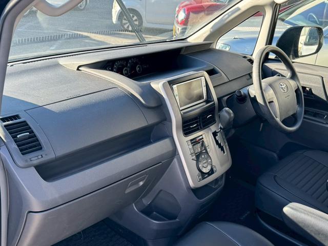 ノア X Lセレクション ナビ/バックカメラ/ワンセグTV/片側電動スライドドア/両側スライドドア/オートマニュアルエアコン/ETC/キーレスキー/運転席助手席エアバック(20枚目)