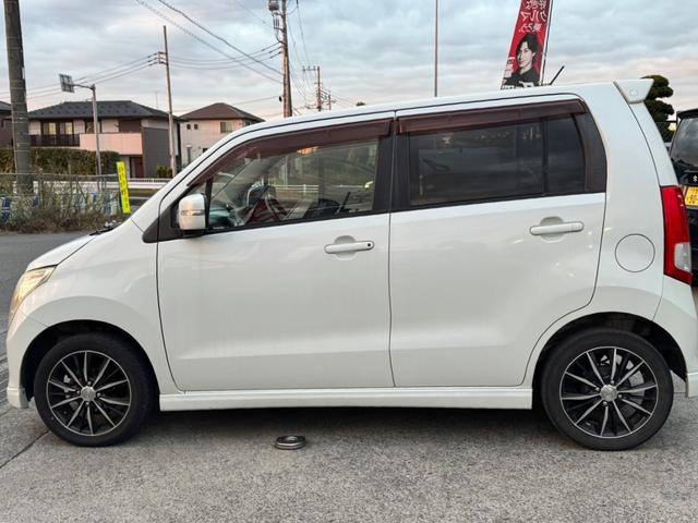 ワゴンＲ リミテッド　バックカメラ／社外１５インチアルミホイール／ＨＩＤヘッドライト／オートマニュアルエアコン／ＥＴＣ／スマートキー／プッシュスタート／運転席助手席エアバック／ドリンクホルダー（12枚目）