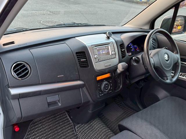 ワゴンＲ リミテッド　バックカメラ／社外１５インチアルミホイール／ＨＩＤヘッドライト／オートマニュアルエアコン／ＥＴＣ／スマートキー／プッシュスタート／運転席助手席エアバック／ドリンクホルダー（19枚目）