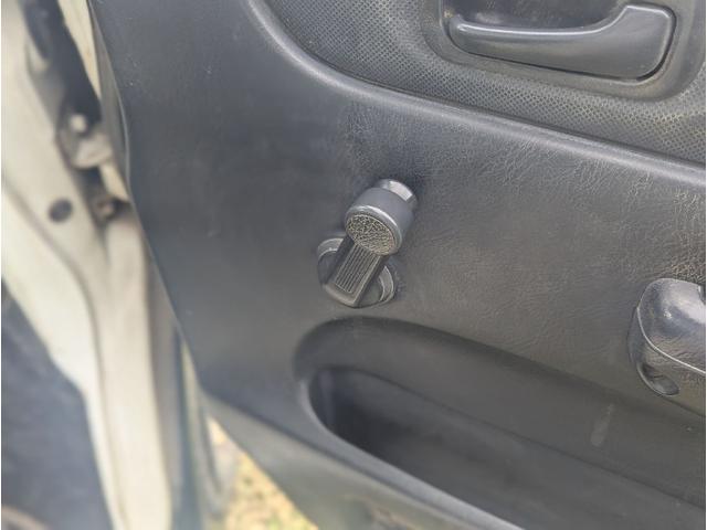 アクティトラック 　４ＷＤ　軽トラック　ＭＴ　エアコン　運転席エアバッグ（8枚目）