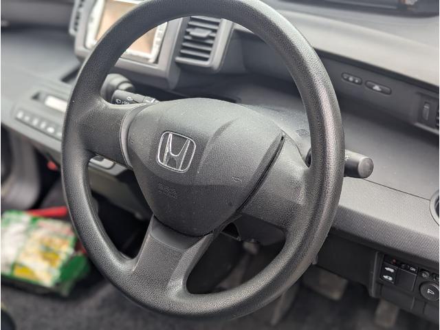 フリード Ｇ　Ｌパッケージ　ナビ　両側スライド・片側電動　キーレスエントリー　電動格納ミラー　３列シート　ＣＶＴ　アルミホイール　衝突安全ボディ　ＡＢＳ　エアコン　パワーステアリング　パワーウィンドウ（2枚目）