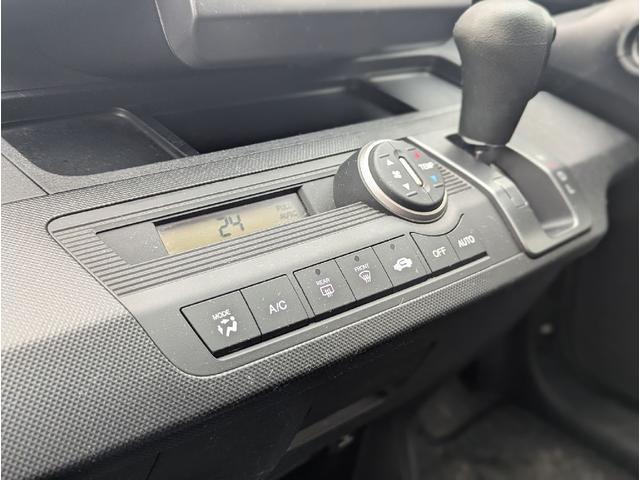 フリード Ｇ　Ｌパッケージ　ナビ　両側スライド・片側電動　キーレスエントリー　電動格納ミラー　３列シート　ＣＶＴ　アルミホイール　衝突安全ボディ　ＡＢＳ　エアコン　パワーステアリング　パワーウィンドウ（4枚目）