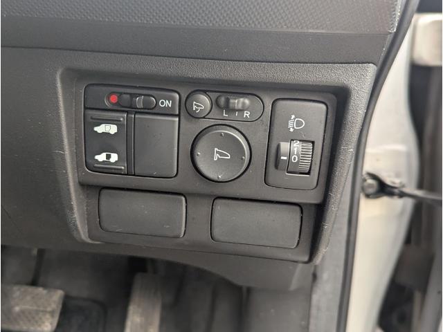 フリード Ｇ　Ｌパッケージ　ナビ　両側スライド・片側電動　キーレスエントリー　電動格納ミラー　３列シート　ＣＶＴ　アルミホイール　衝突安全ボディ　ＡＢＳ　エアコン　パワーステアリング　パワーウィンドウ（7枚目）