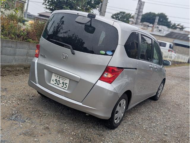 フリード Ｇ　Ｌパッケージ　ナビ　両側スライド・片側電動　キーレスエントリー　電動格納ミラー　３列シート　ＣＶＴ　アルミホイール　衝突安全ボディ　ＡＢＳ　エアコン　パワーステアリング　パワーウィンドウ（17枚目）