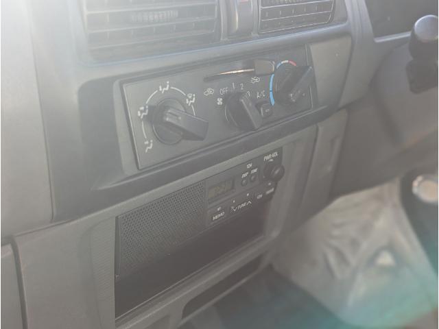 クリッパートラック 軽トラ マニュアル 軽トラック AC MT エアコン 運転席エアバッグ(9枚目)