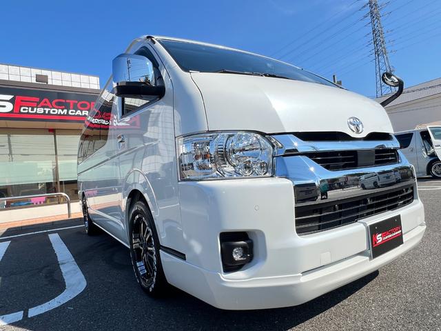 ハイエースコミューター スーパーロングGL 未登録新車/ディーゼルターボ/10人乗り3ナンバー構構造更済/11インチディスプレイオーディオ/ETC/前後カメラドラレコ/シートカバー/ローダウン/16AW/フロントスポイラー/LEDテール/TSS(3枚目)