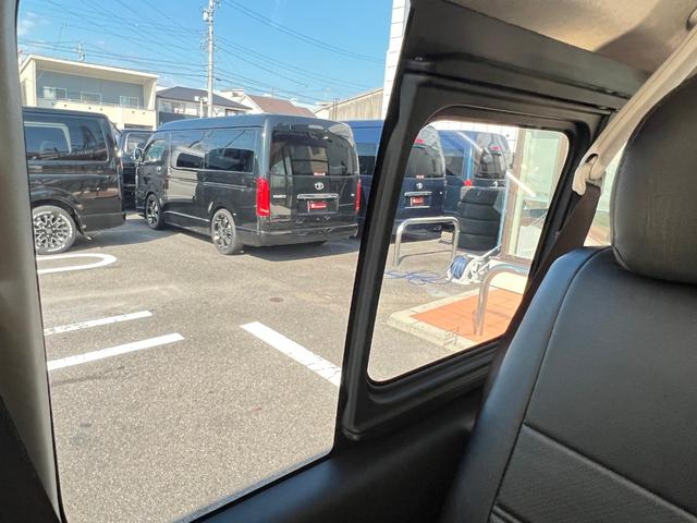ハイエースコミューター スーパーロングGL 未登録新車/ディーゼルターボ/10人乗り3ナンバー構構造更済/11インチディスプレイオーディオ/ETC/前後カメラドラレコ/シートカバー/ローダウン/16AW/フロントスポイラー/LEDテール/TSS(26枚目)