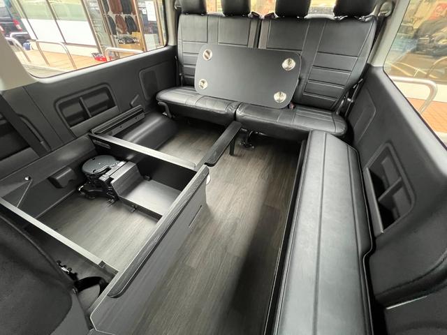 ハイエースワゴン ＧＬ　未登録新車／オリジナルベットキット／床パネル／トランフォームセンターコンソール／バレンティ３眼ＬＥＤヘッドライト／ローダウン／ＷＯＲＥＫ１６ＡＷ＆ナスカータイヤ／シーケンシャルＬＥＤテール／木目パネル（36枚目）