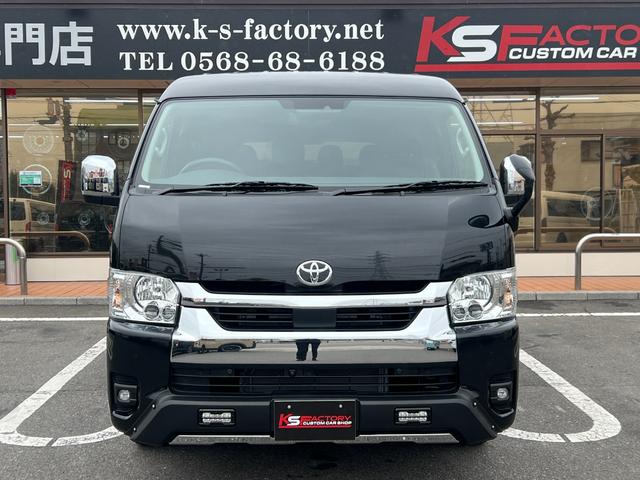 ハイエースワゴン ＧＬ　未登録新車／４ＷＤ／寒冷地仕様／ベットキット／床パネル／トランスフォームセンターコンソール／１６ＡＷ＆ＯＰカントリータイヤ／ＪＡＯＳマッドガード／ＵＬＴＲＡΣ限定カラーＬＥＤテール／パワースライドドア（3枚目）